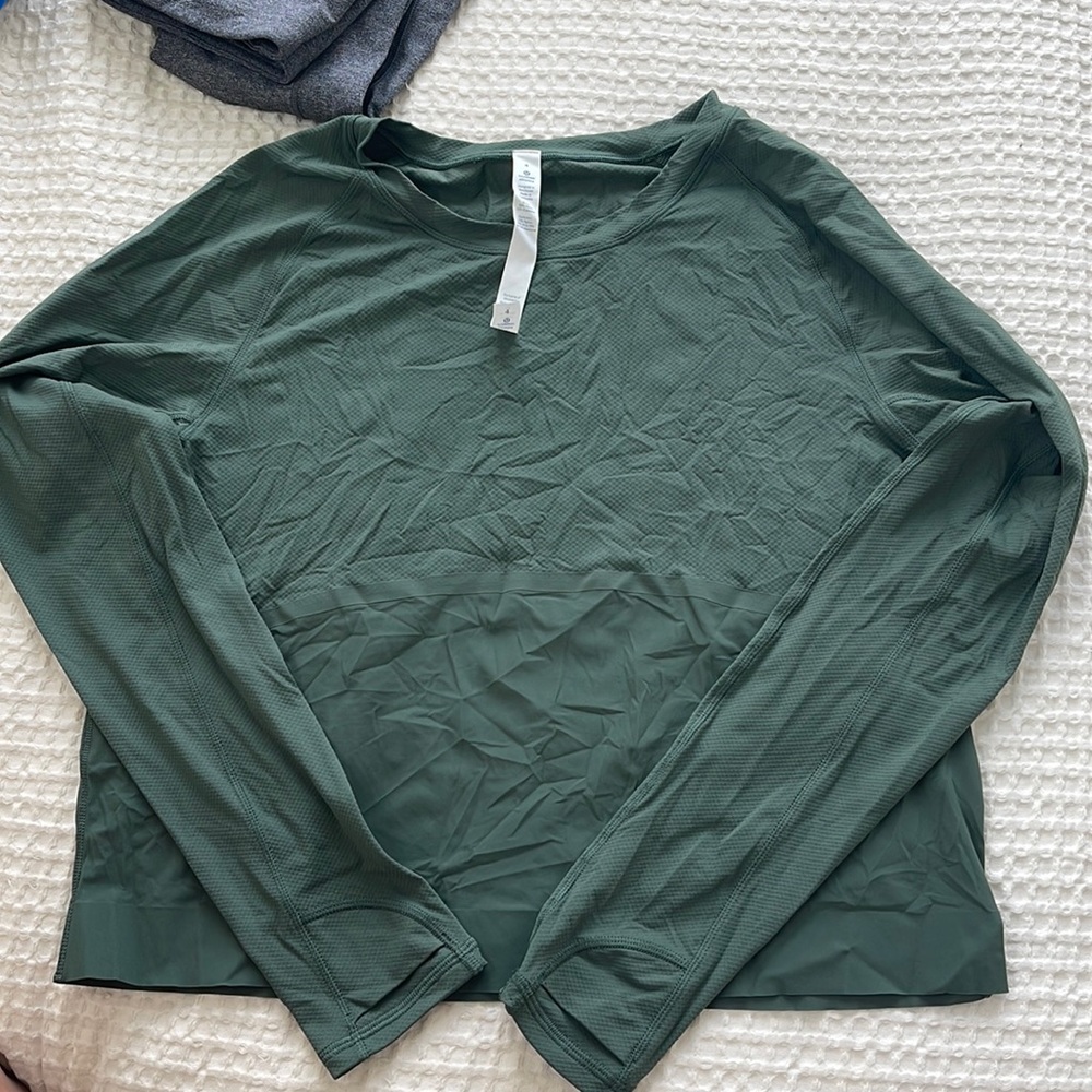Lululemon green long sleeve crop size 4